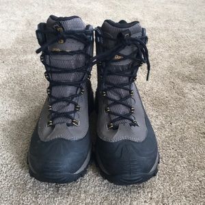 Columbia boots men’s size 8.5. Worn only twice!